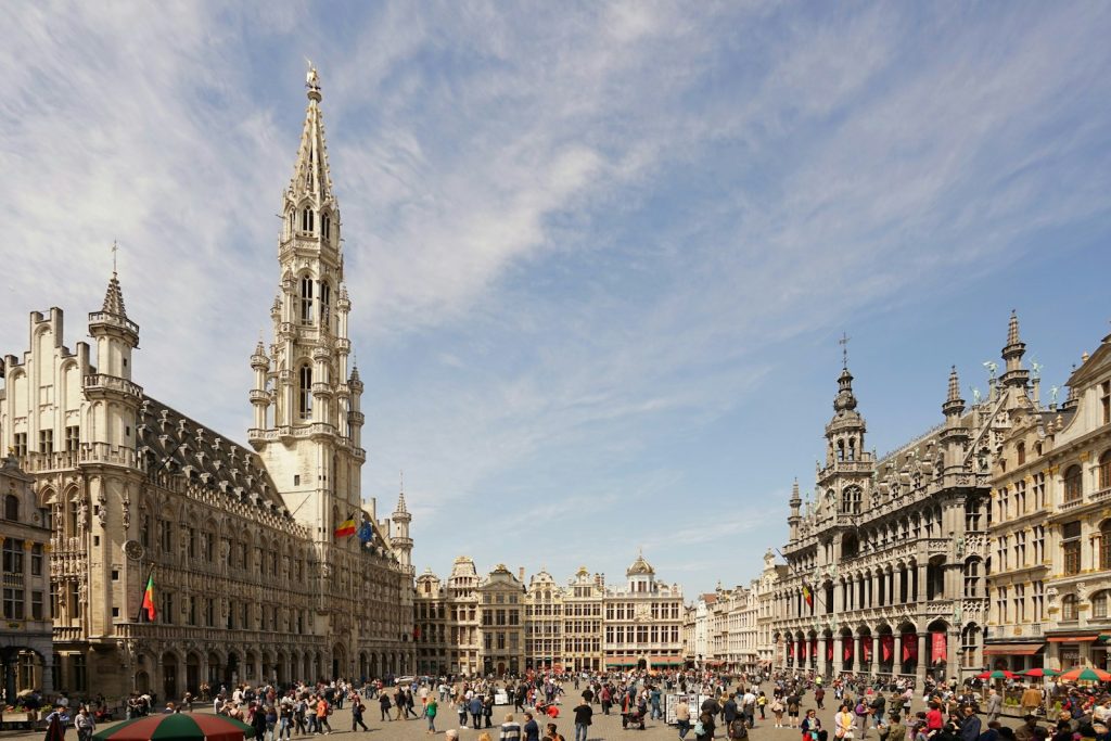 Personnes devant la Grand Place de Bruxelles, Belgique