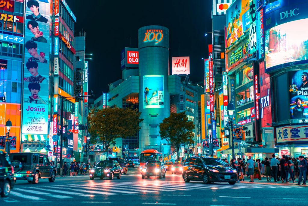Carrefour de Shibuya de nuit, Tokyo, Japon