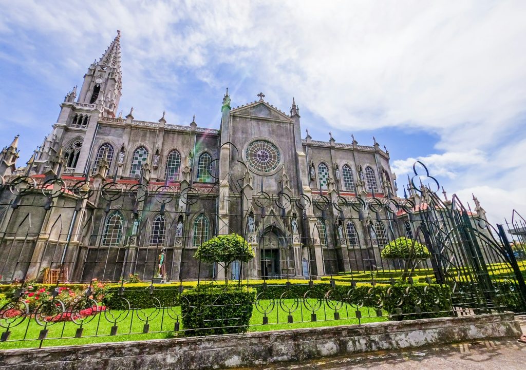Église en plein soleil à San José, Costa Rica