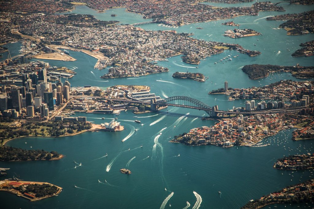 Vue aérienne de la baie de Sydney, la ville, l'opéra et le pont