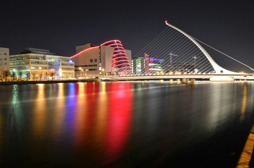 Pont et rivière à Dublin, Irlande