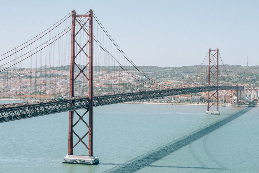 Pont du 25-Avril en pleine journée, Lisbonne, Portugal