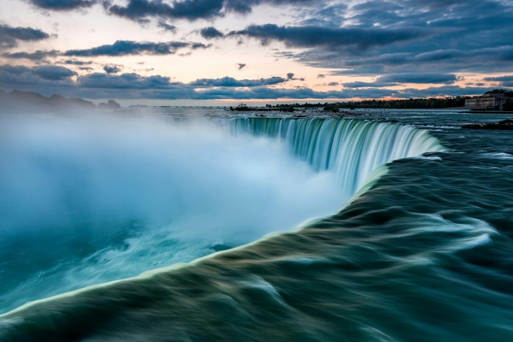 Chutes du Niagara au crépuscule
